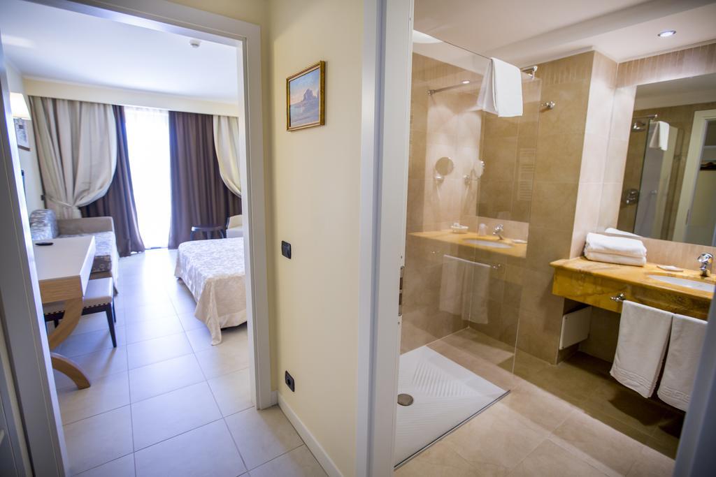 Superior Double or Twin Room,448404471:JPEG